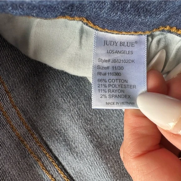 Judy Blue Relaxed Fit Jeans - Picture 6 of 10